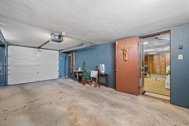 16 Thornton Rd, Worcester, MA 01606