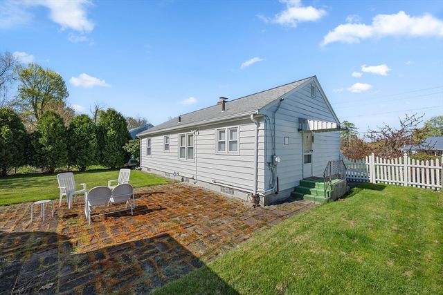 16 Thornton Rd, Worcester, MA 01606