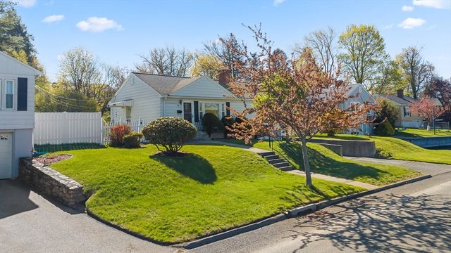16 Thornton Rd, Worcester, MA 01606