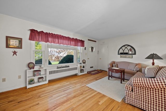 16 Thornton Rd, Worcester, MA 01606