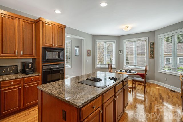 405 Mistletoe Trail, Hendersonville, NC 28791