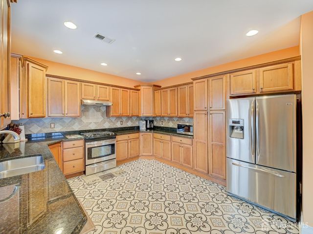 100 Trieste Street, Iselin, NJ 08830