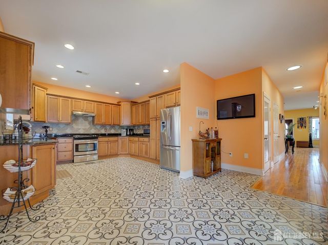 100 Trieste Street, Iselin, NJ 08830