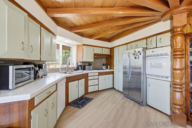 2835 Verda Ave., Escondido, CA 92025