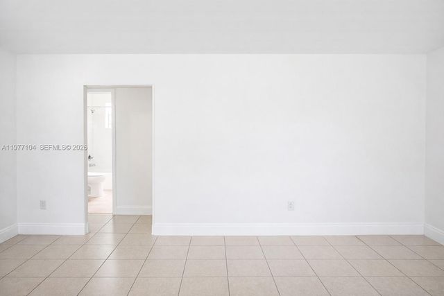 16851 NE 21st Ave 14, North Miami Beach, FL 33162