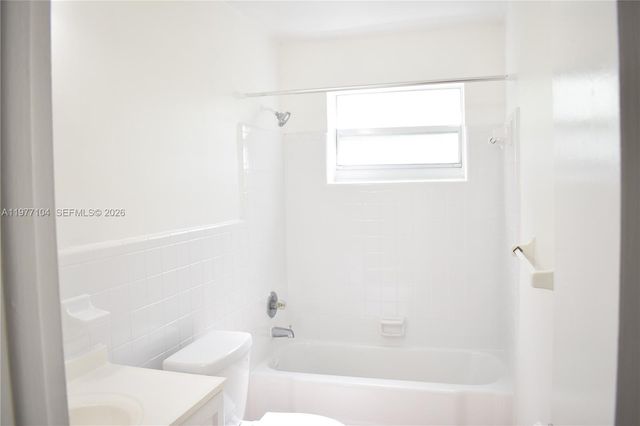 16851 NE 21st Ave 14, North Miami Beach, FL 33162