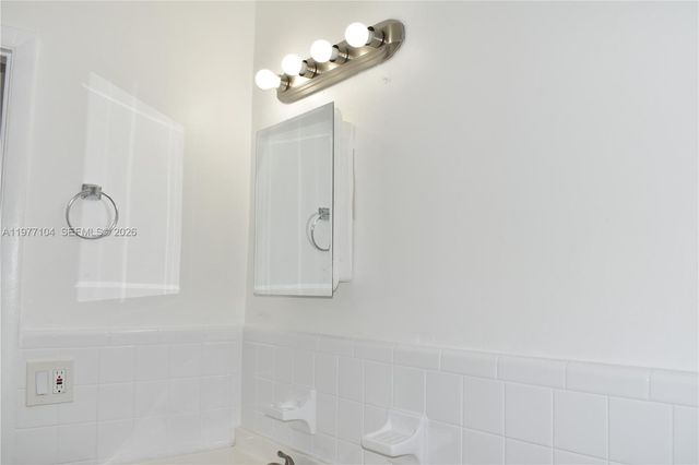 16851 NE 21st Ave 14, North Miami Beach, FL 33162