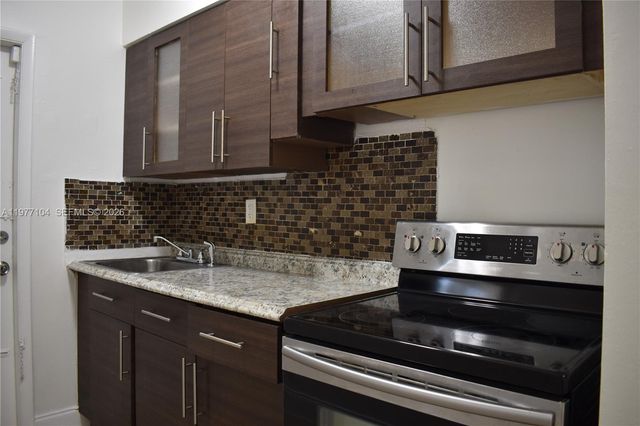 16851 NE 21st Ave 14, North Miami Beach, FL 33162