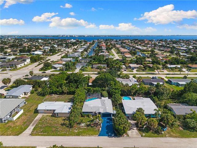 734 Sharar CT, Cape Coral, FL 33904
