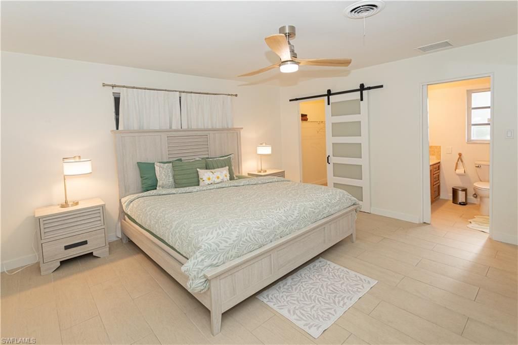 Image 14 of property listing at 734 Sharar CT, Cape Coral, FL 33904