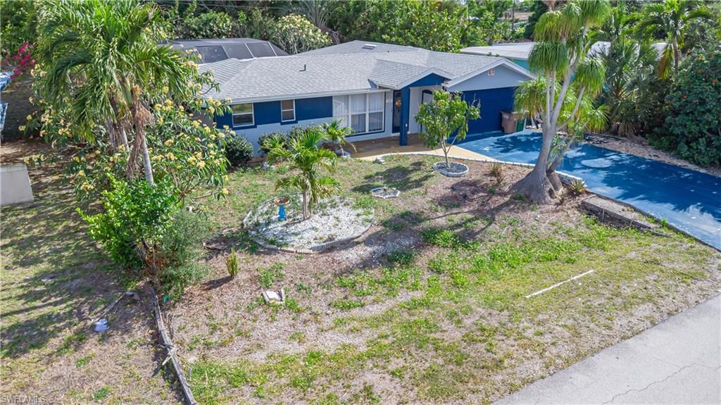 Image 2 of property listing at 734 Sharar CT, Cape Coral, FL 33904