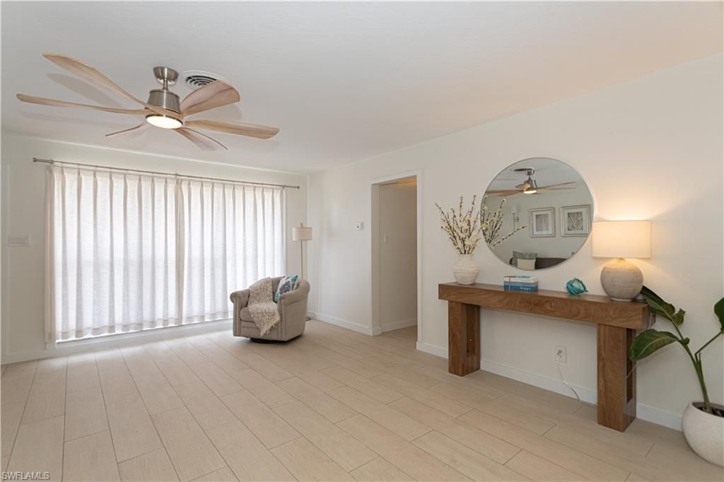 Image 4 of property listing at 734 Sharar CT, Cape Coral, FL 33904