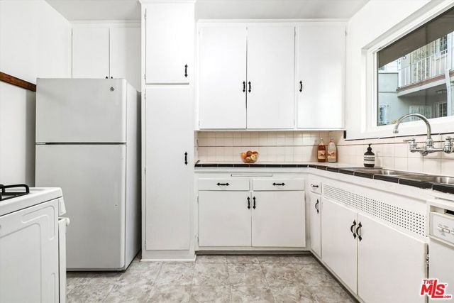 1319 S Mansfield Avenue, Los Angeles, CA 90019