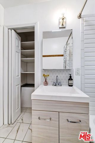 1319 S Mansfield Avenue, Los Angeles, CA 90019