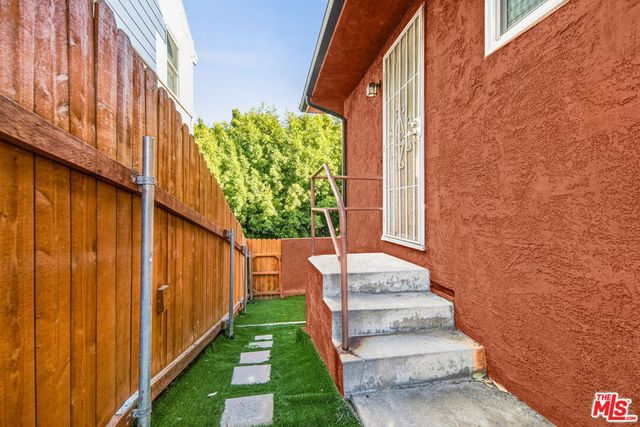 1319 S Mansfield Avenue, Los Angeles, CA 90019