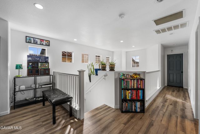 18604 Eos Lane, Canyon Country, CA 91351