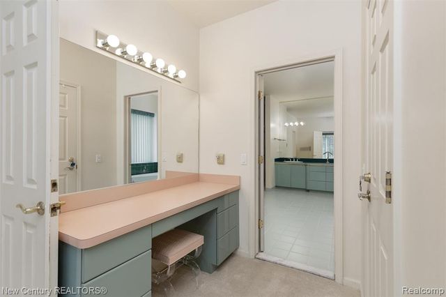 2333 Tall Oaks Drive, Troy, MI 48098