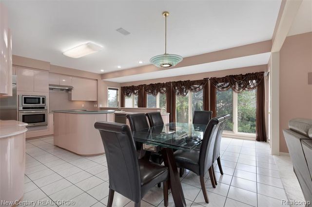 2333 Tall Oaks Drive, Troy, MI 48098