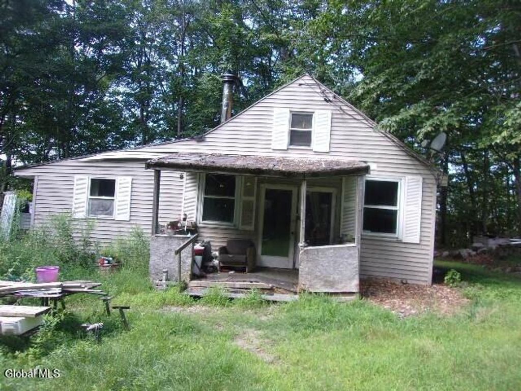 12 Delavan Avenue, Greenfield, NY 12850