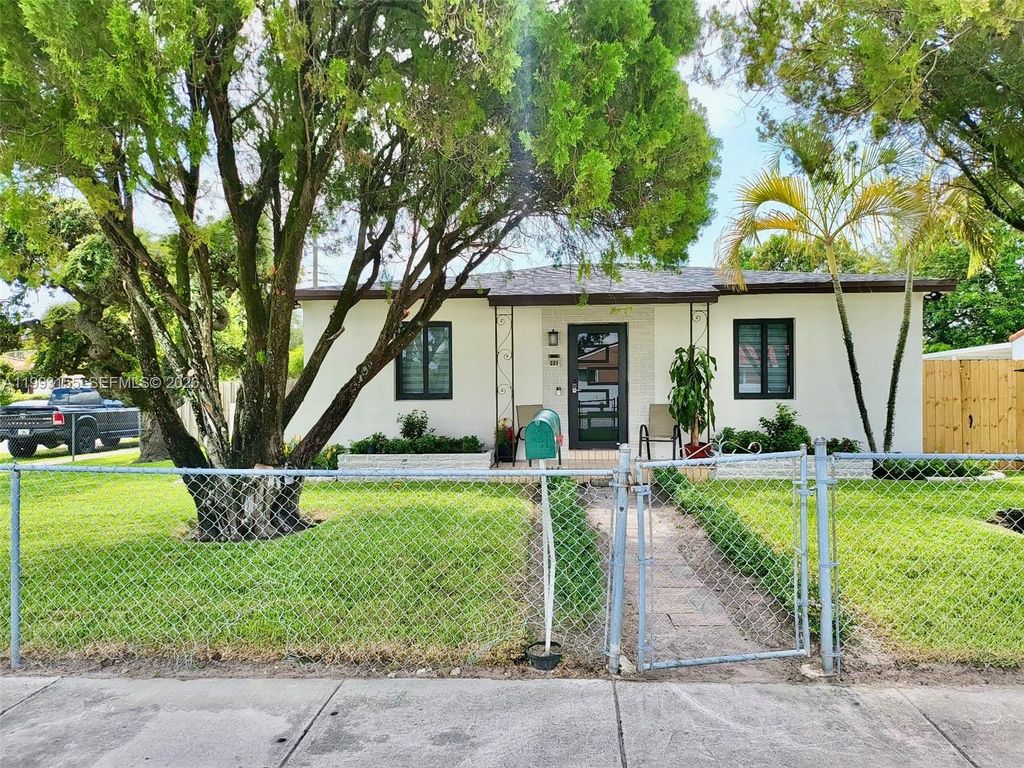 201 SW 62nd Ave, Miami, FL 33144