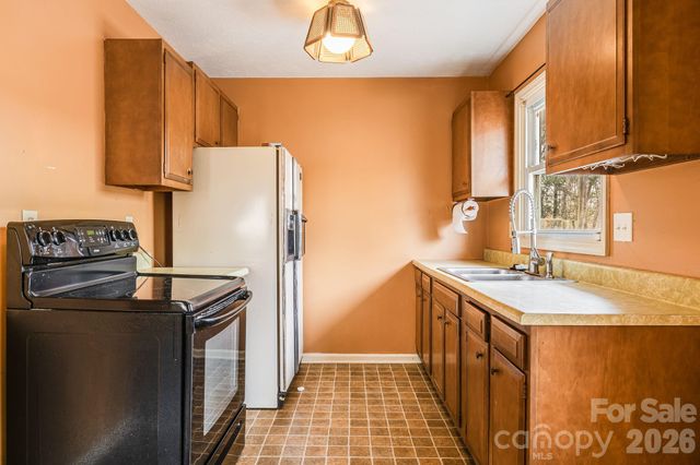 18 Compton Drive, Asheville, NC 28806