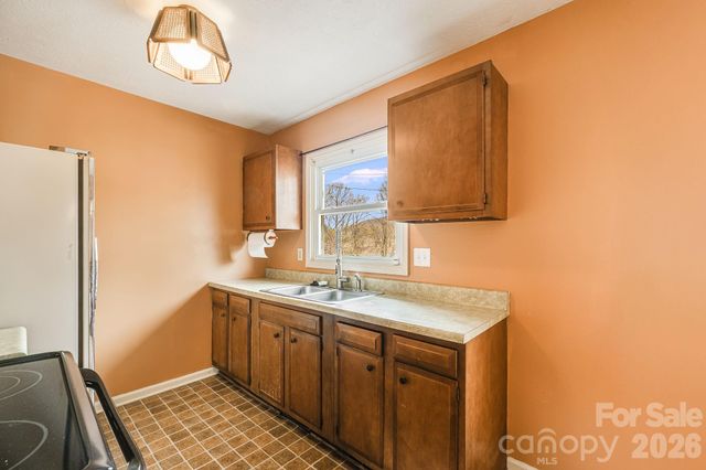 18 Compton Drive, Asheville, NC 28806