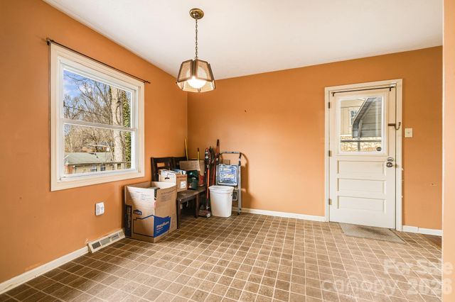 18 Compton Drive, Asheville, NC 28806