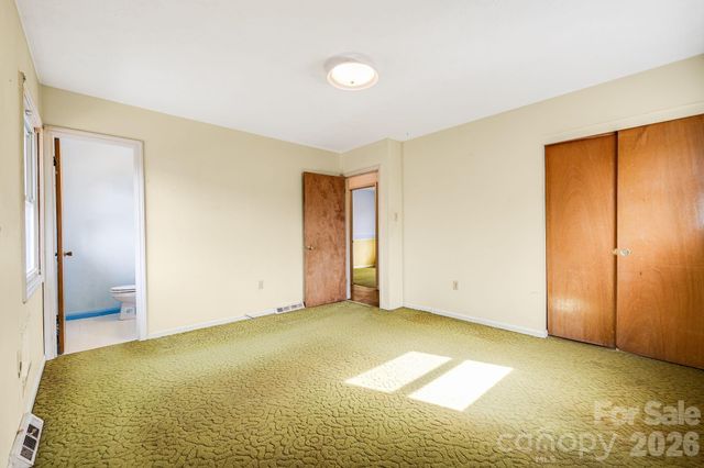 18 Compton Drive, Asheville, NC 28806