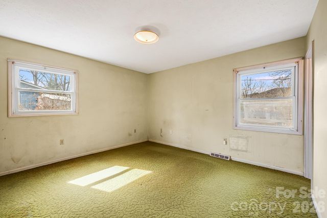 18 Compton Drive, Asheville, NC 28806