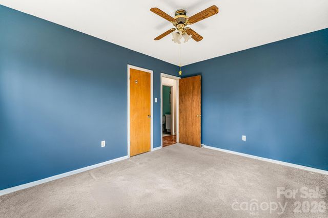 18 Compton Drive, Asheville, NC 28806