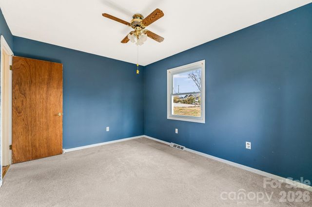 18 Compton Drive, Asheville, NC 28806