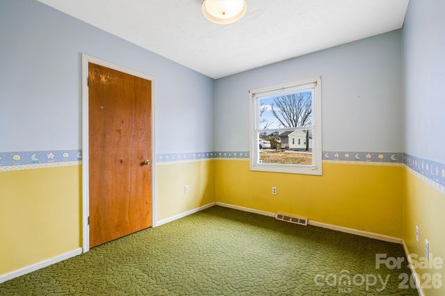 18 Compton Drive, Asheville, NC 28806