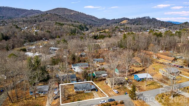 18 Compton Drive, Asheville, NC 28806