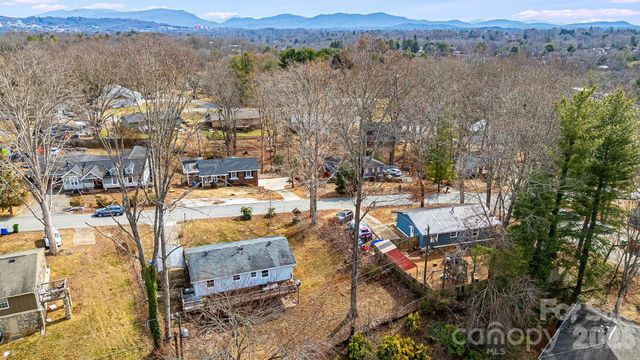 18 Compton Drive, Asheville, NC 28806