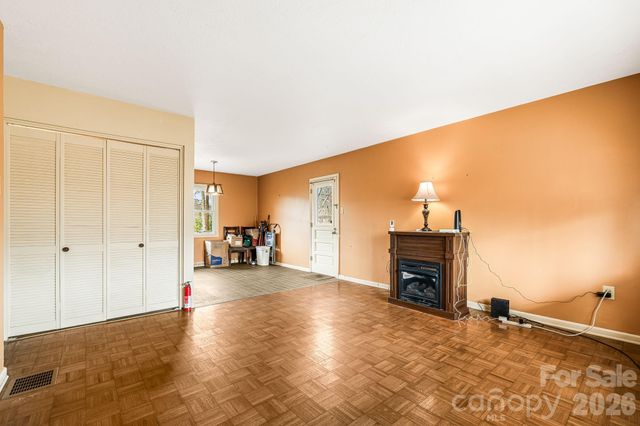 18 Compton Drive, Asheville, NC 28806