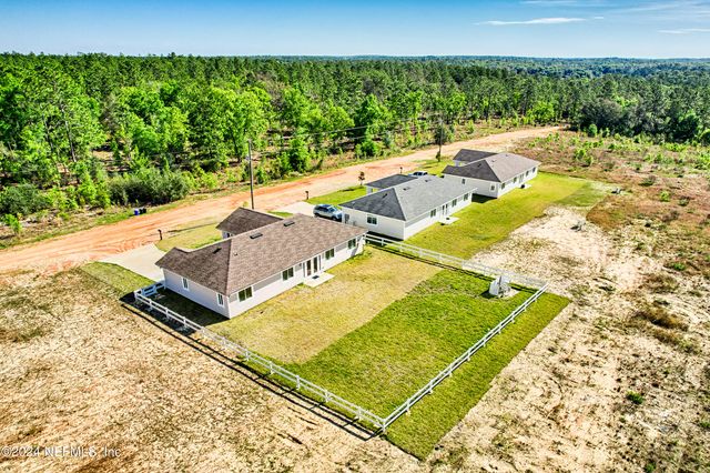 242 PORTLAND Street, Hawthorne, FL 32640