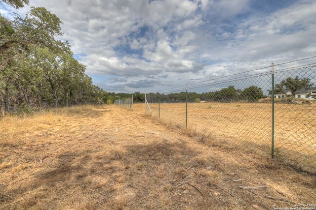 306 LAKEWOOD CT, Canyon Lake, TX 78133