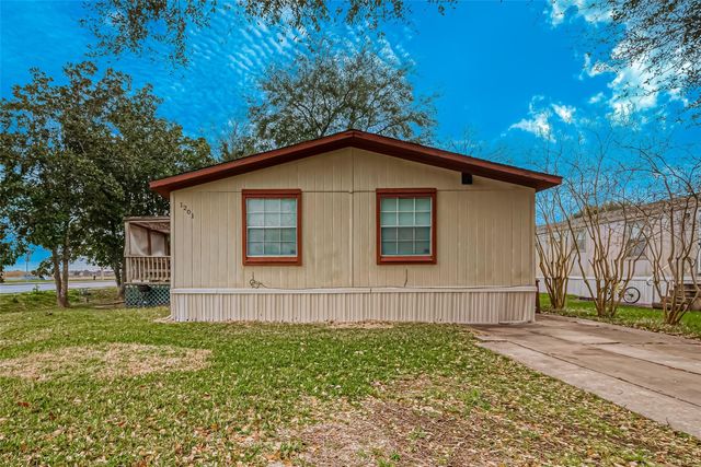 1201 Pampas Lane, League City, TX 77573