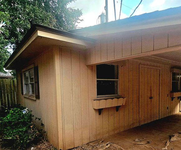 315 University Street, Wharton, TX 77488