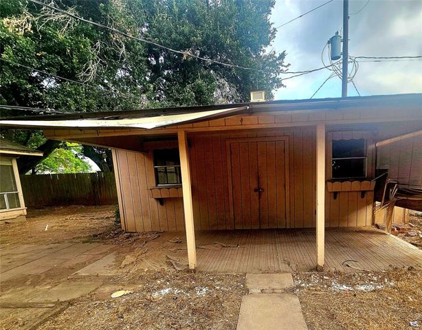 315 University Street, Wharton, TX 77488