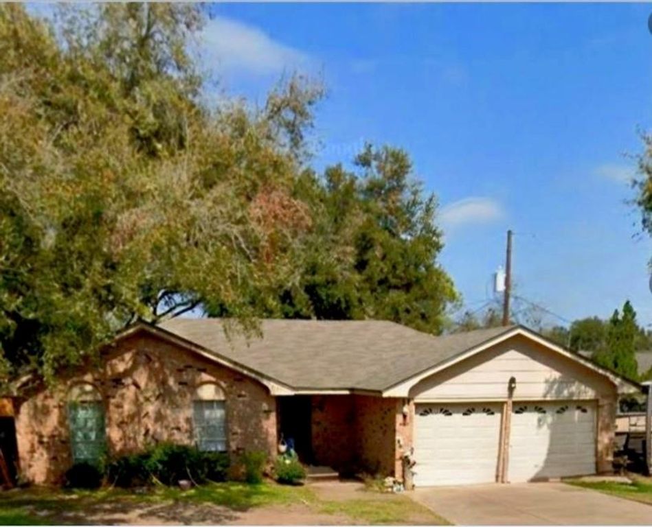 315 University Street, Wharton, TX 77488