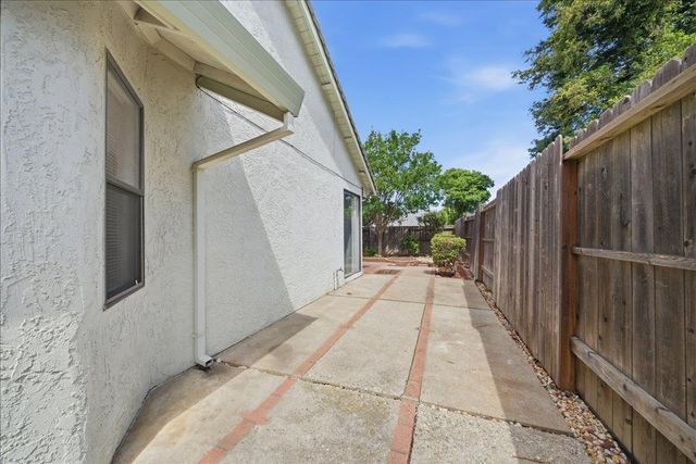 1083 Windermere Ave, Roseville, CA 95678