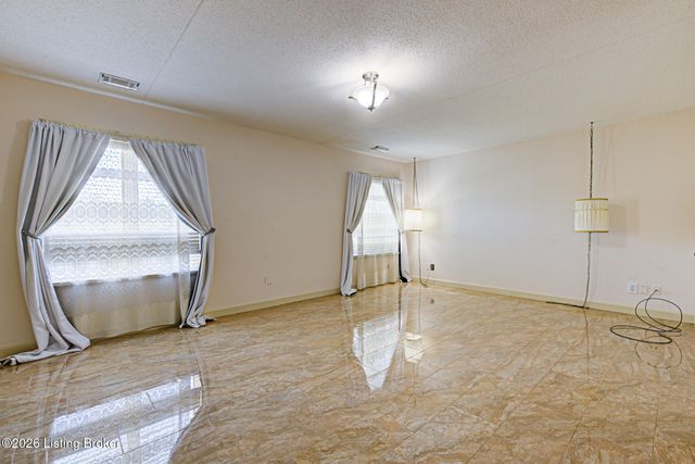 5100 US Hwy 42 632, Louisville, KY 40241