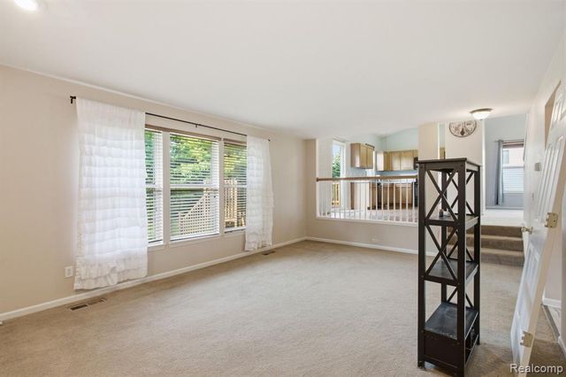 866 Canyon Creek Drive, Holly, MI 48442