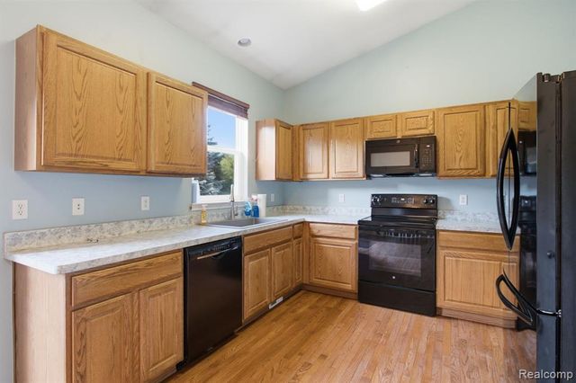 866 Canyon Creek Drive, Holly, MI 48442