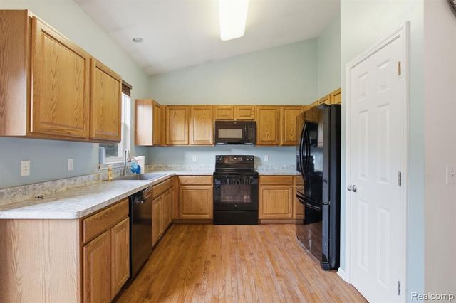 866 Canyon Creek Drive, Holly, MI 48442