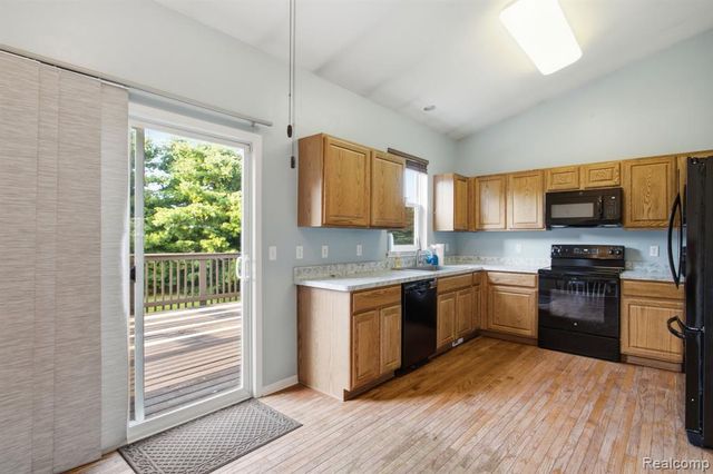 866 Canyon Creek Drive, Holly, MI 48442