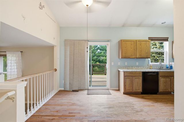 866 Canyon Creek Drive, Holly, MI 48442