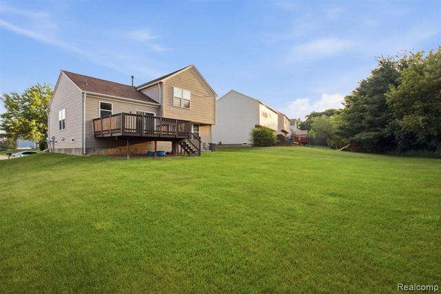 866 Canyon Creek Drive, Holly, MI 48442