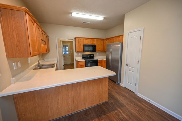 548 WESLEY WOODS DR, Memphis, TN 38018